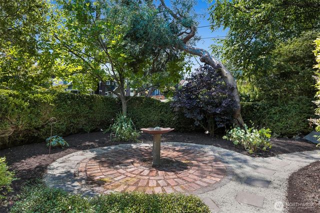 2202 N 41st Street, Seattle, WA 98103