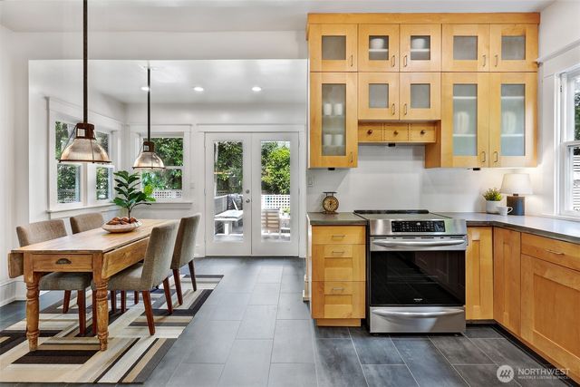 2202 N 41st Street, Seattle, WA 98103