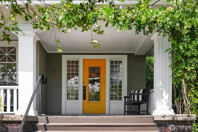 2202 N 41st Street, Seattle, WA 98103