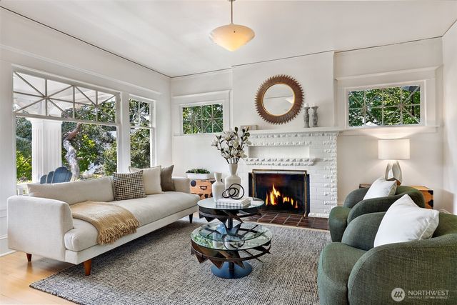 2202 N 41st Street, Seattle, WA 98103