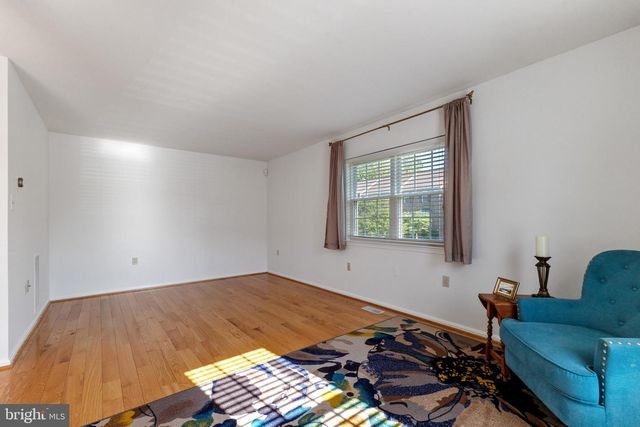 2701 WOODWALK CT, Alexandria, VA 22306