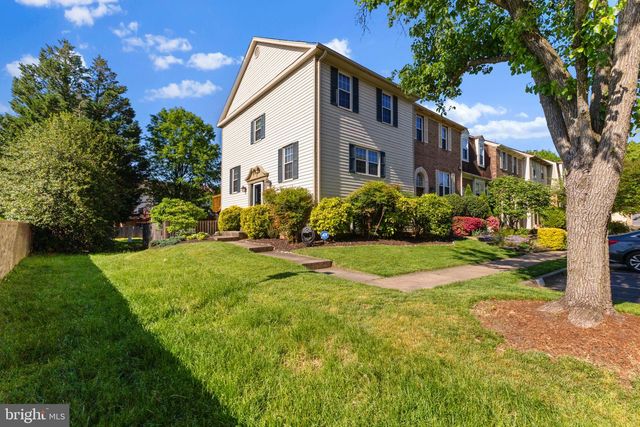 2701 WOODWALK CT, Alexandria, VA 22306