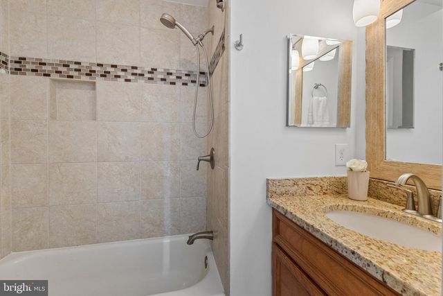 2701 WOODWALK CT, Alexandria, VA 22306