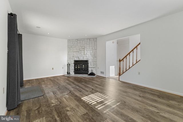2701 WOODWALK CT, Alexandria, VA 22306