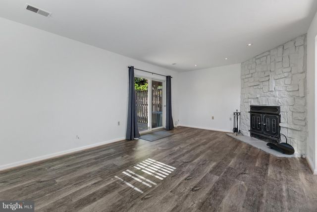 2701 WOODWALK CT, Alexandria, VA 22306