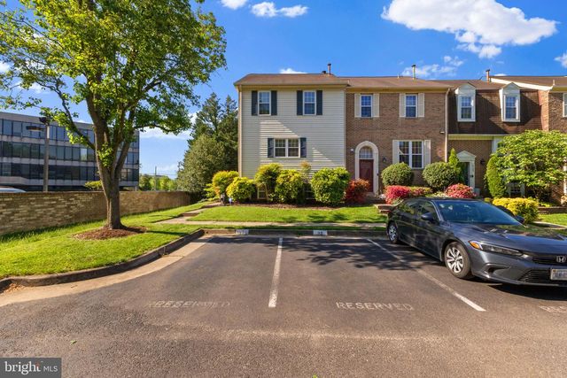 2701 WOODWALK CT, Alexandria, VA 22306