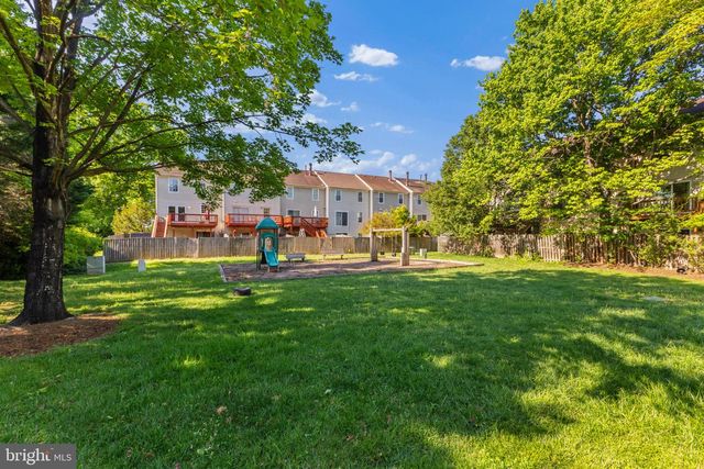 2701 WOODWALK CT, Alexandria, VA 22306