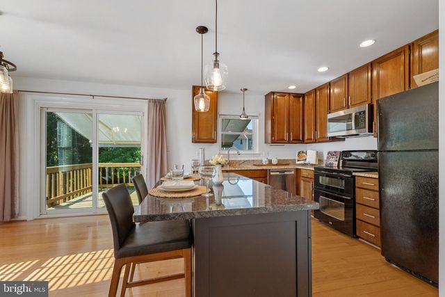2701 WOODWALK CT, Alexandria, VA 22306