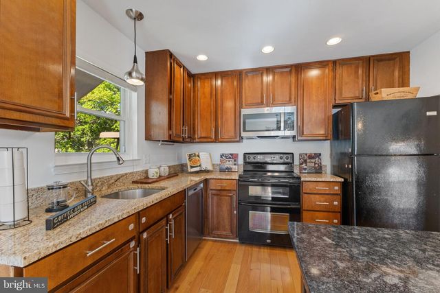 2701 WOODWALK CT, Alexandria, VA 22306