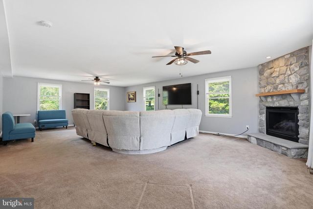 45 WENZEL RD, Airville, PA 17302