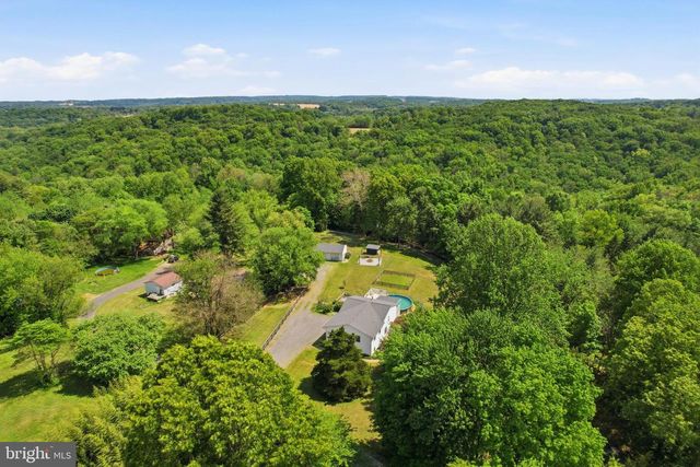 45 WENZEL RD, Airville, PA 17302
