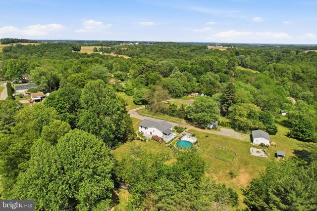45 WENZEL RD, Airville, PA 17302