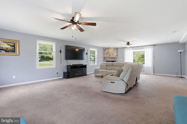 45 WENZEL RD, Airville, PA 17302