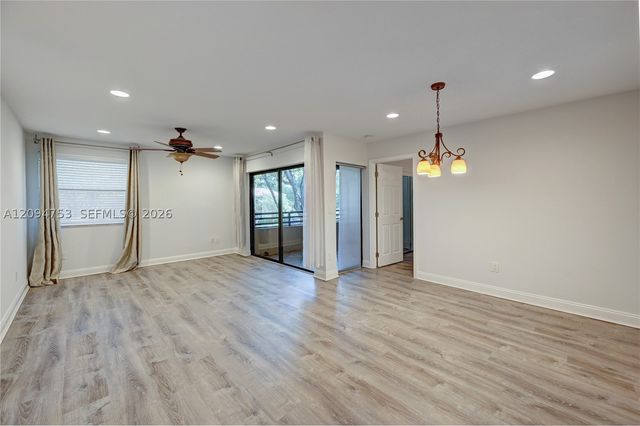9858 NW 3rd St 9858, Plantation, FL 33324