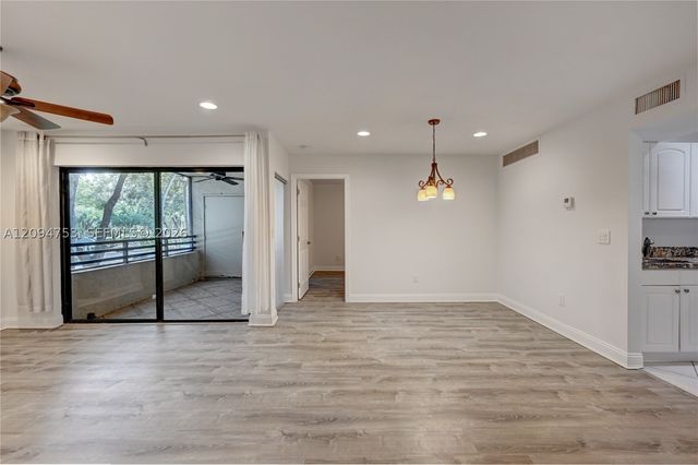 9858 NW 3rd St 9858, Plantation, FL 33324