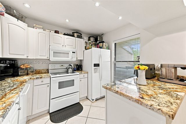 9858 NW 3rd St 9858, Plantation, FL 33324
