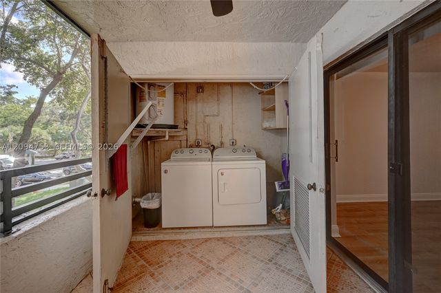 9858 NW 3rd St 9858, Plantation, FL 33324
