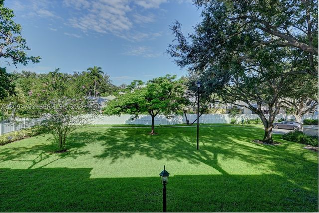 9858 NW 3rd St 9858, Plantation, FL 33324