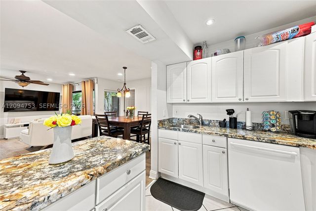 9858 NW 3rd St 9858, Plantation, FL 33324