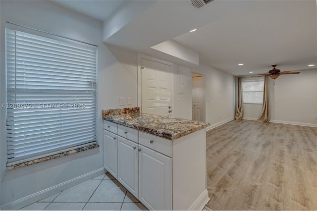 9858 NW 3rd St 9858, Plantation, FL 33324
