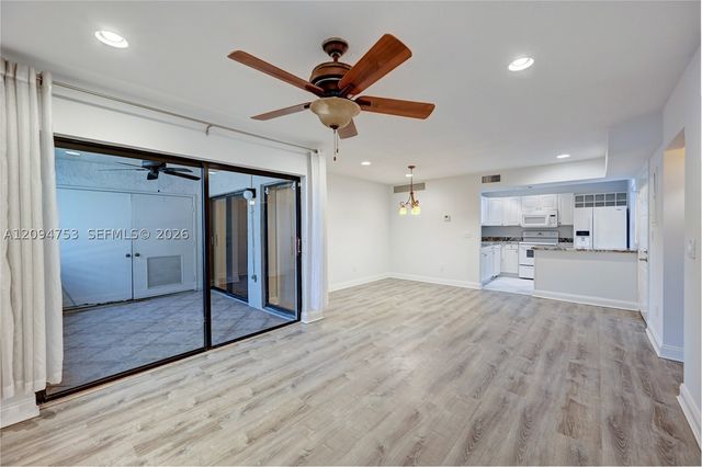 9858 NW 3rd St 9858, Plantation, FL 33324