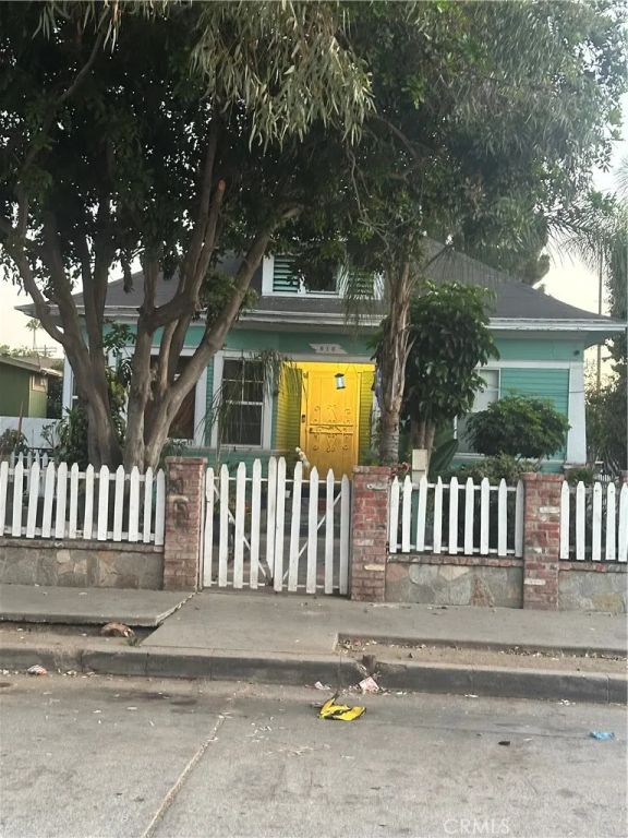 516 E 23rd, Los Angeles, CA 90011