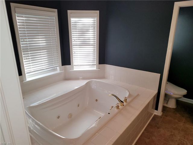 6209 Oaken Gate DR, Suffolk, VA 23435
