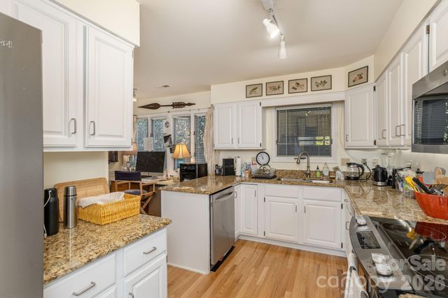 111 BLUFFVIEW Lane, Flat Rock, NC 28731