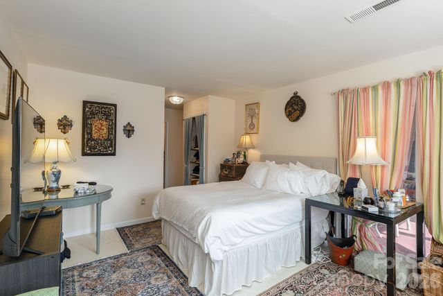 111 BLUFFVIEW Lane, Flat Rock, NC 28731