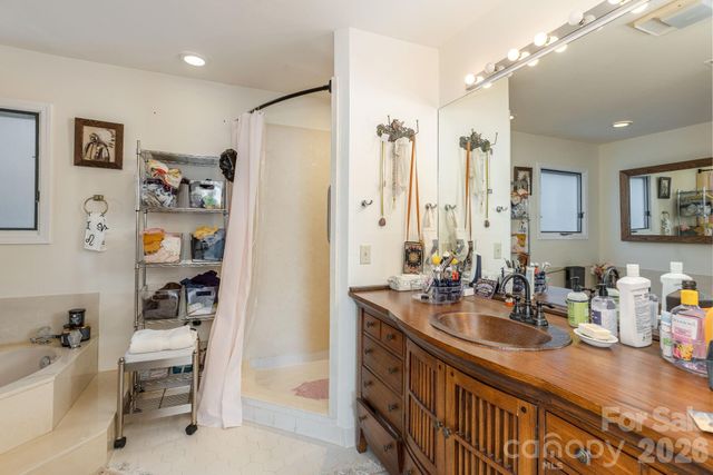 111 BLUFFVIEW Lane, Flat Rock, NC 28731