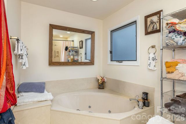 111 BLUFFVIEW Lane, Flat Rock, NC 28731