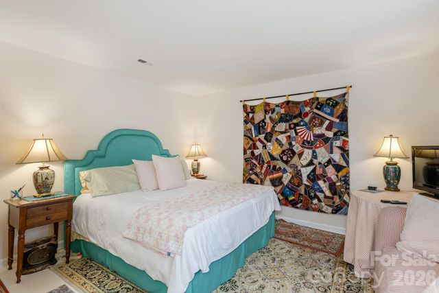 111 BLUFFVIEW Lane, Flat Rock, NC 28731