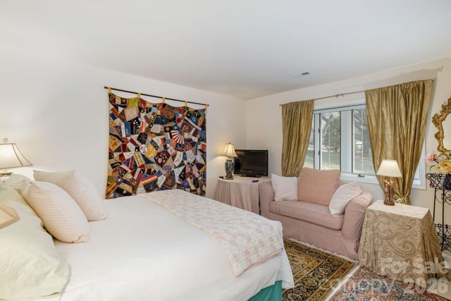 111 BLUFFVIEW Lane, Flat Rock, NC 28731