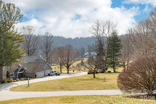 111 BLUFFVIEW Lane, Flat Rock, NC 28731