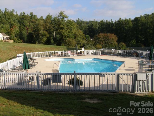 111 BLUFFVIEW Lane, Flat Rock, NC 28731