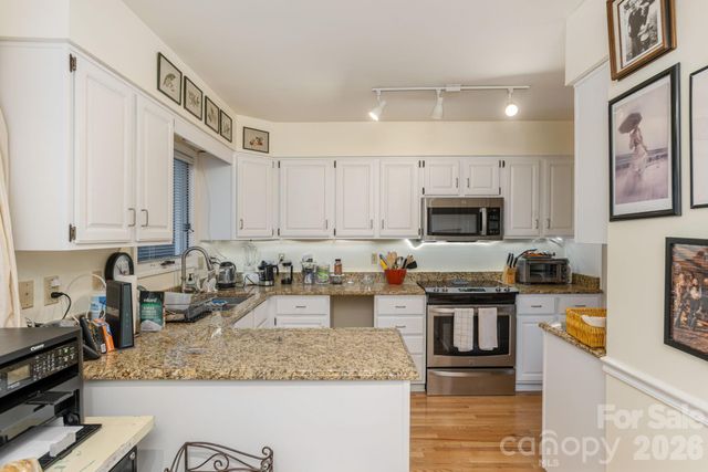 111 BLUFFVIEW Lane, Flat Rock, NC 28731