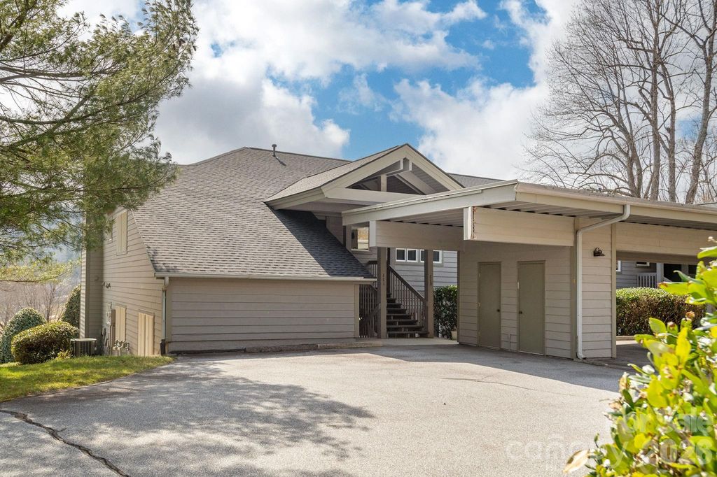 111 BLUFFVIEW Lane, Flat Rock, NC 28731