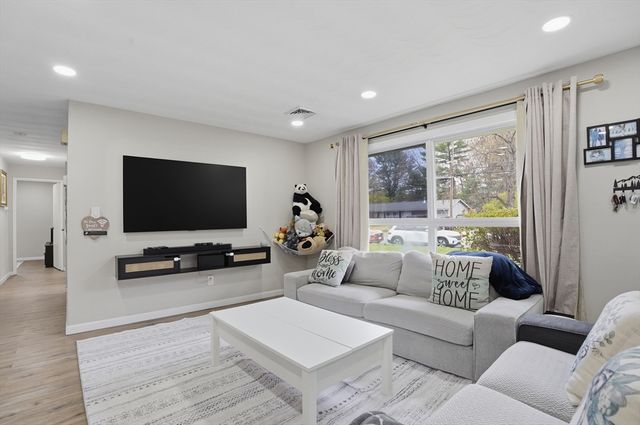 7 Edith Road, Framingham, MA 01701