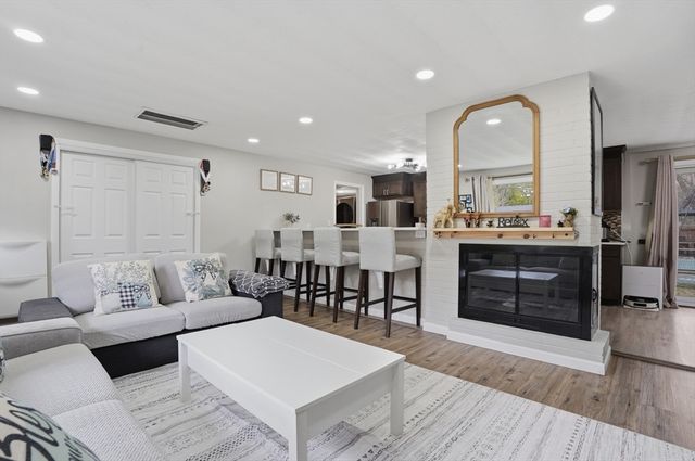 7 Edith Road, Framingham, MA 01701