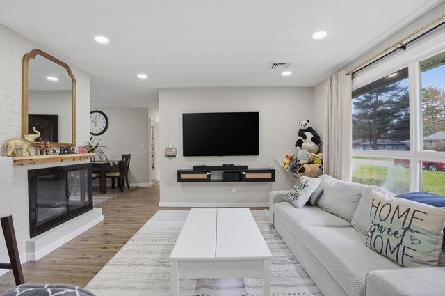 7 Edith Road, Framingham, MA 01701