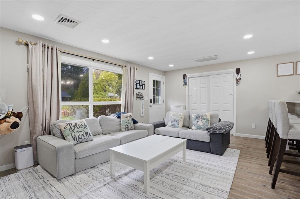 7 Edith Road, Framingham, MA 01701