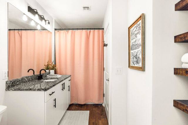 415 Church St Apt 1608, Nashville, TN 37219