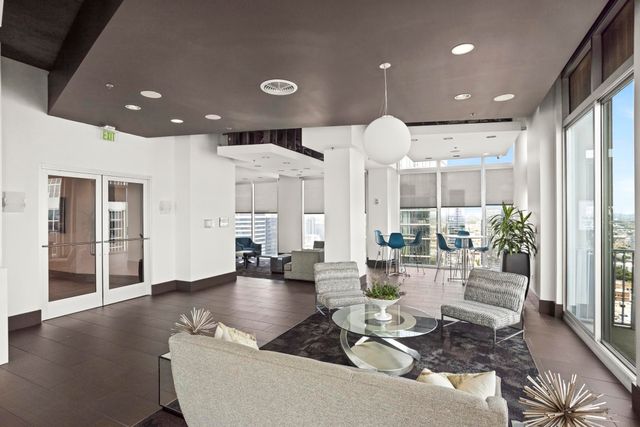 415 Church St Apt 1608, Nashville, TN 37219