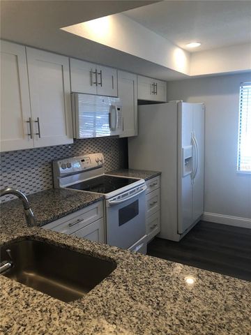 122 LAKEVIEW WAY 122, Oldsmar, FL 34677