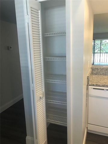 122 LAKEVIEW WAY 122, Oldsmar, FL 34677