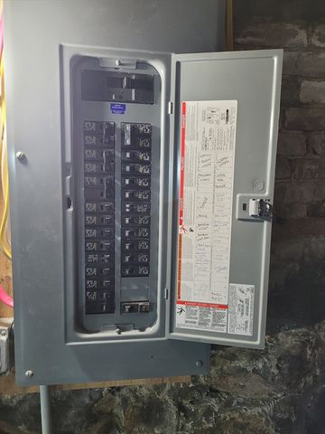 140 Mechanic St, Orange, MA 01364