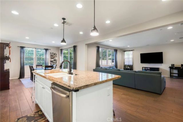 885 E Manresa, Azusa, CA 91702