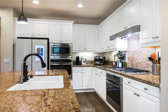 885 E Manresa, Azusa, CA 91702