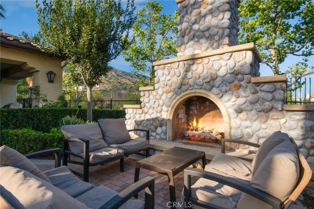 885 E Manresa, Azusa, CA 91702
