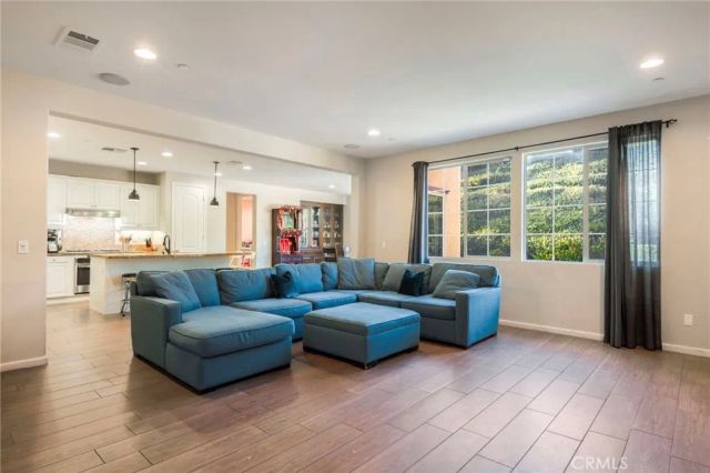 885 E Manresa, Azusa, CA 91702